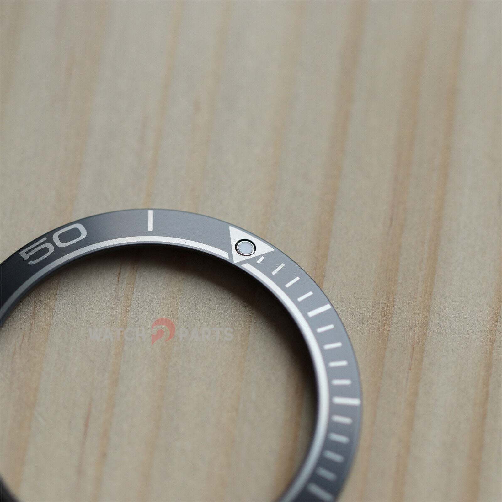 مشاهدة إطار سيراميك لسيّامات أ - مراجعة Omega Watch Seamaster وسعره