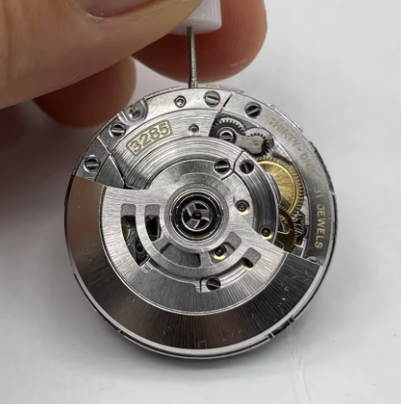 ساعة GMT جديدة للرجال بقطر 40  - مراجعة Cartier Watch Santos وسعره